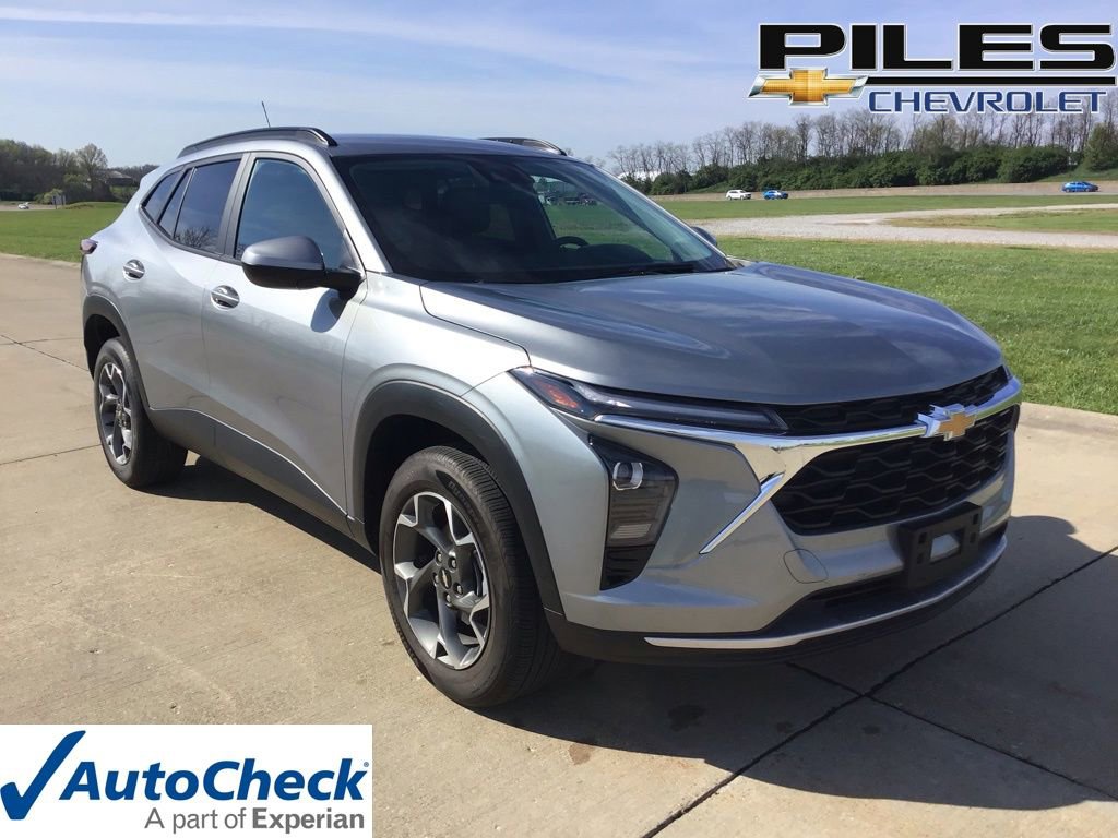 Used 2025 Chevrolet Trax LT w/ LT Convenience Package image 1