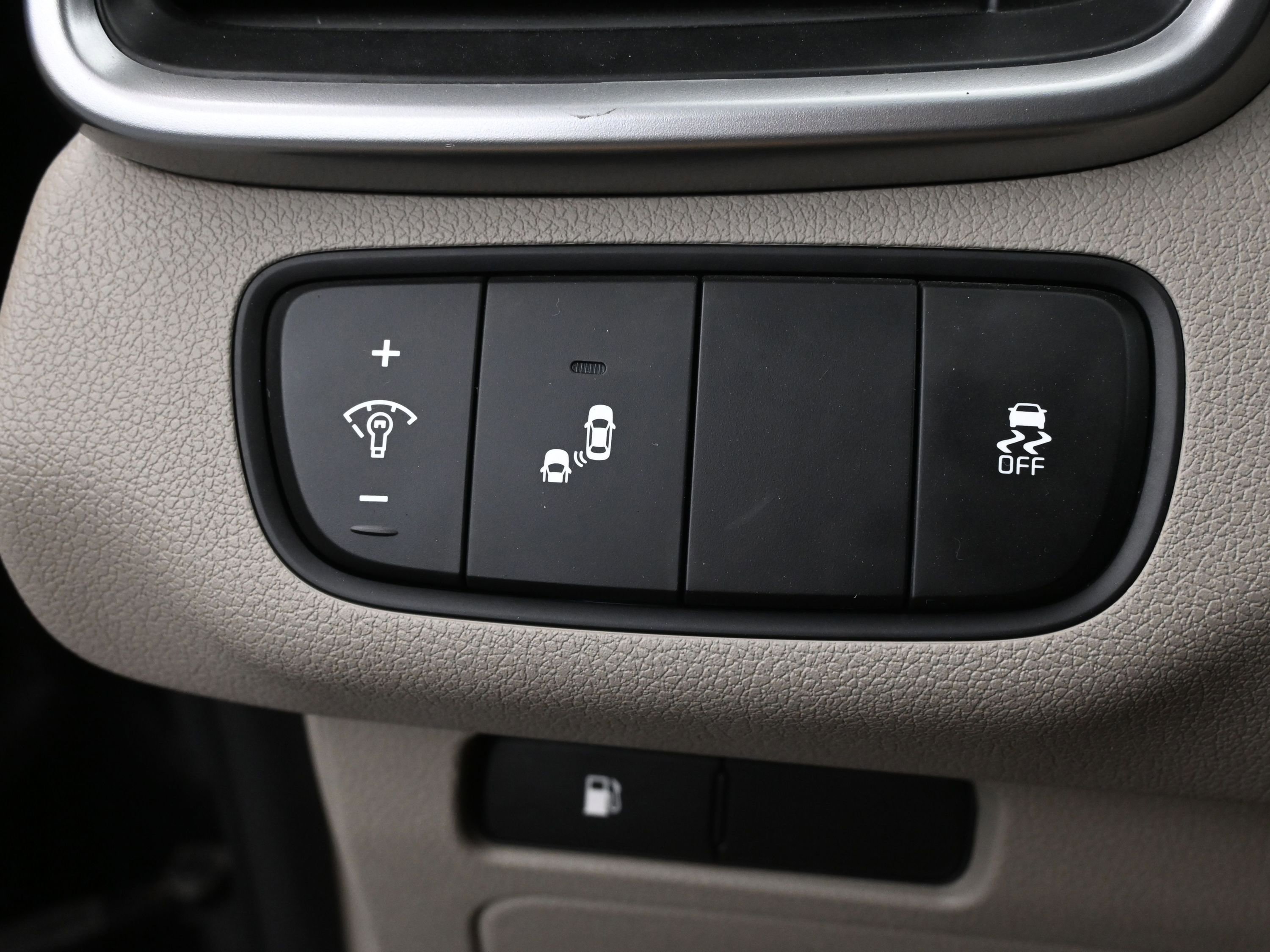 Used 2020 Kia Sorento LX image 12