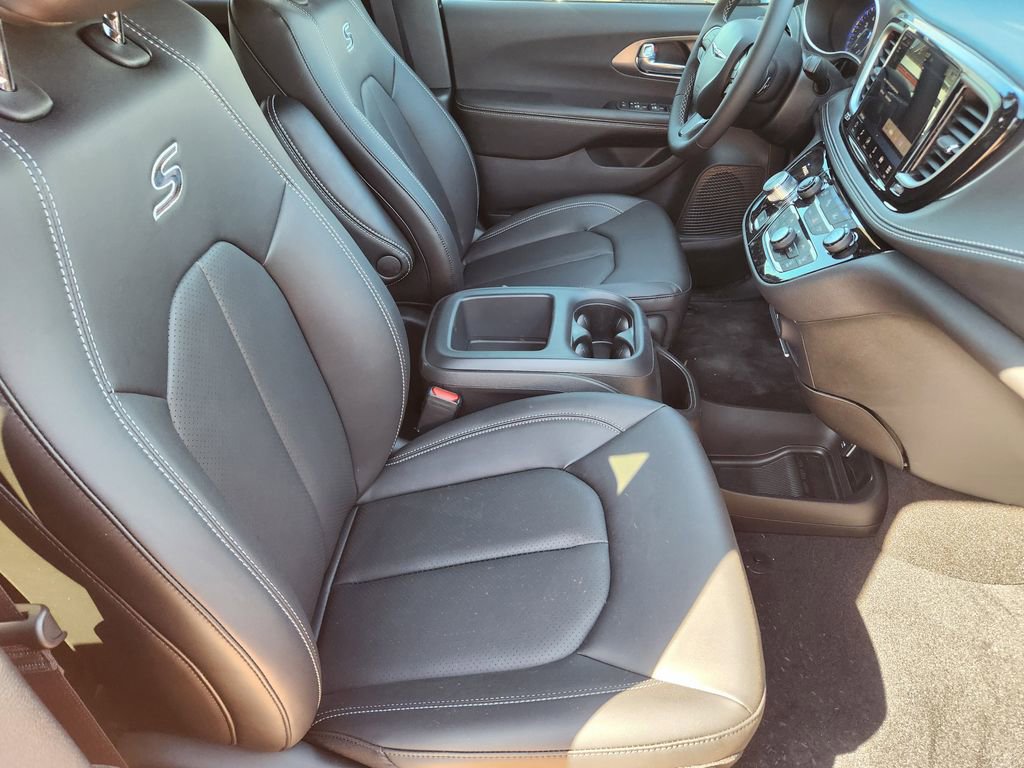 New 2026 Chrysler Pacifica Select w/ S Appearance Package image 10
