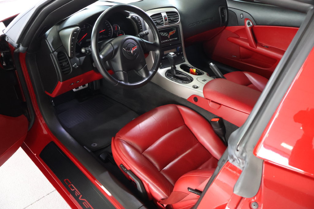 Used 2005 Chevrolet Corvette Coupe w/ Preferred Equipment Group RWD image 18