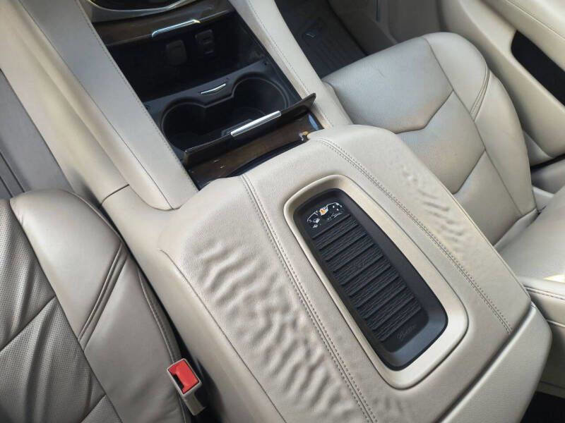 Used 2018 Cadillac Escalade Luxury image 22
