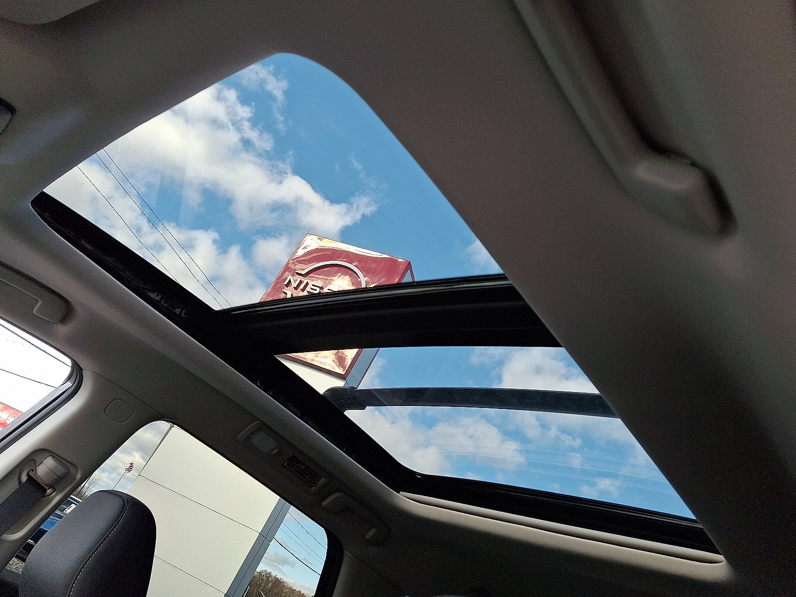 New 2025 Nissan Pathfinder SV w/ SV Premium Package image 10