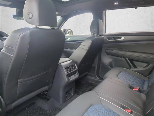 Used 2025 Volkswagen Atlas Cross Sport SEL Premium R-Line image 15