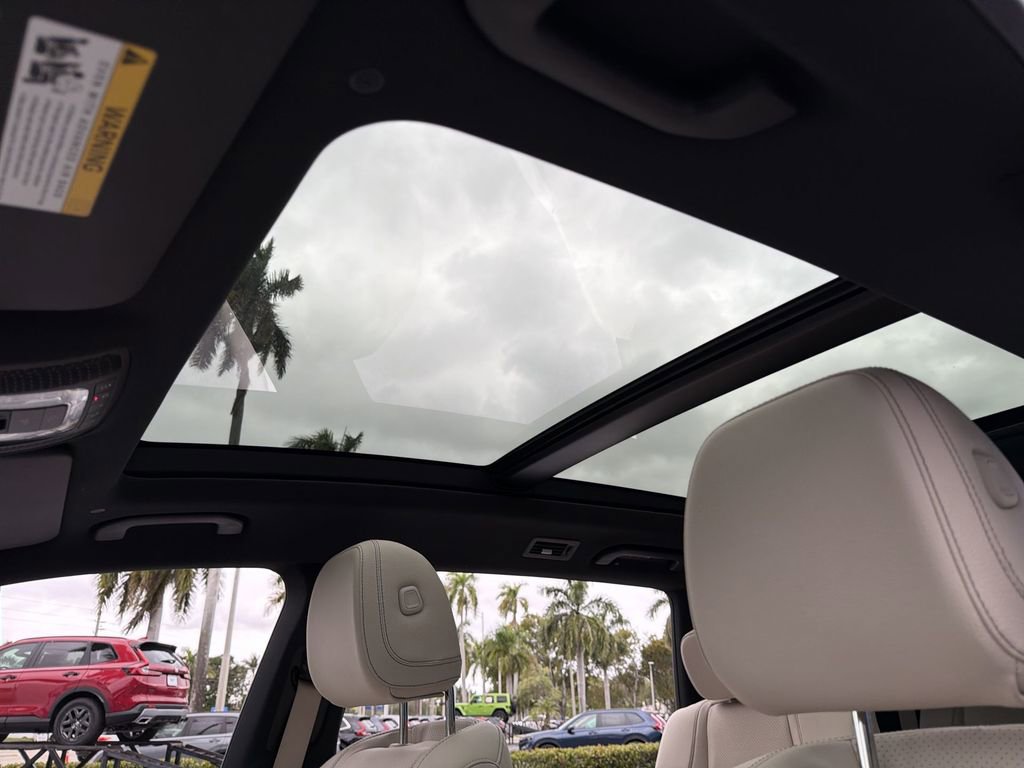 Used 2023 Mercedes-Benz GLS 450 4MATIC w/ AMG Line Exterior image 33