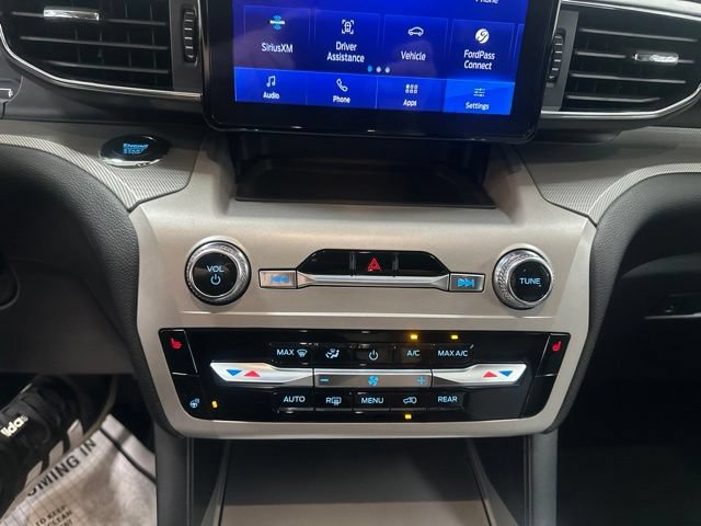 Used 2023 Ford Explorer XLT w/ Equipment Group 202A AWD/4WD image 16
