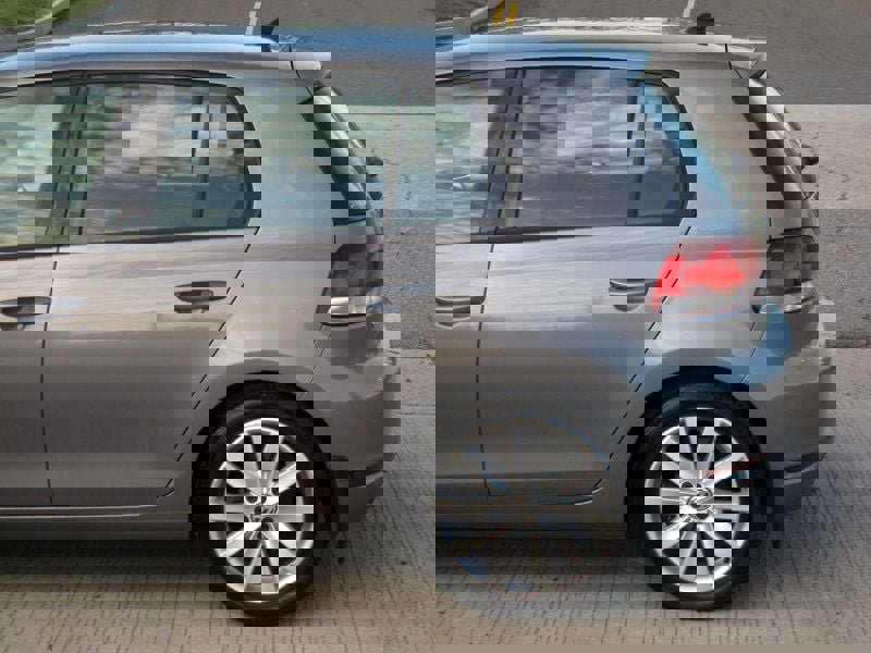 Used 2011 Volkswagen Golf TDI image 8