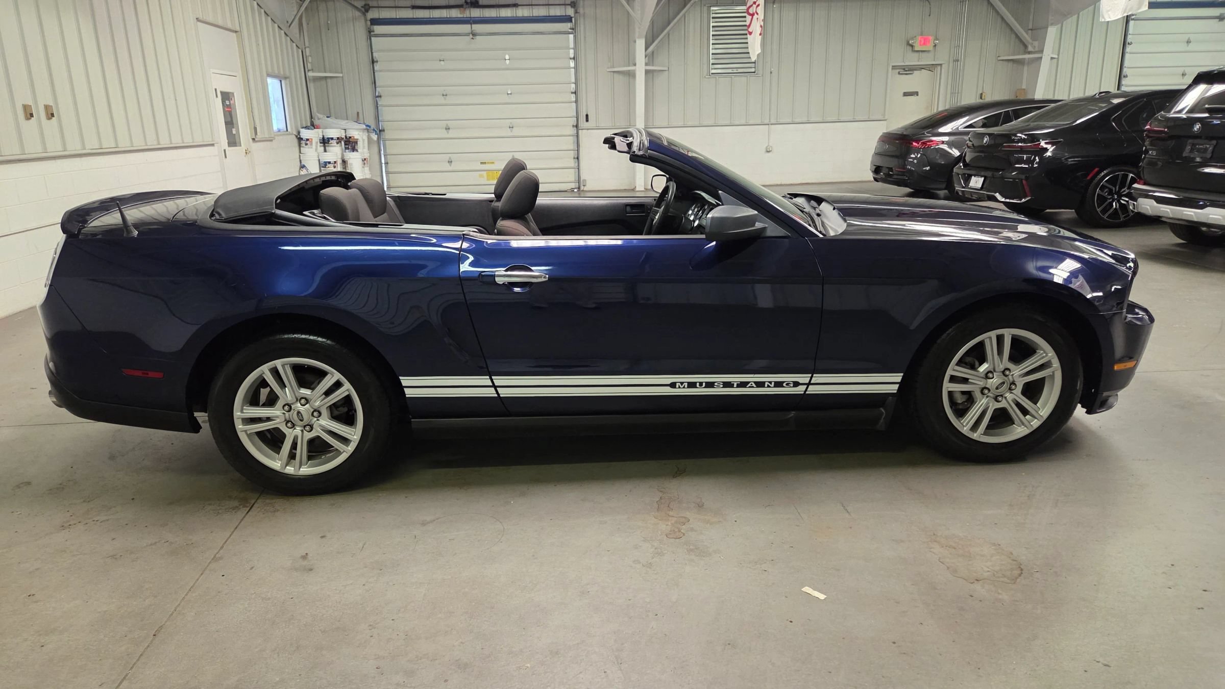 Used 2010 Ford Mustang Convertible RWD image 10