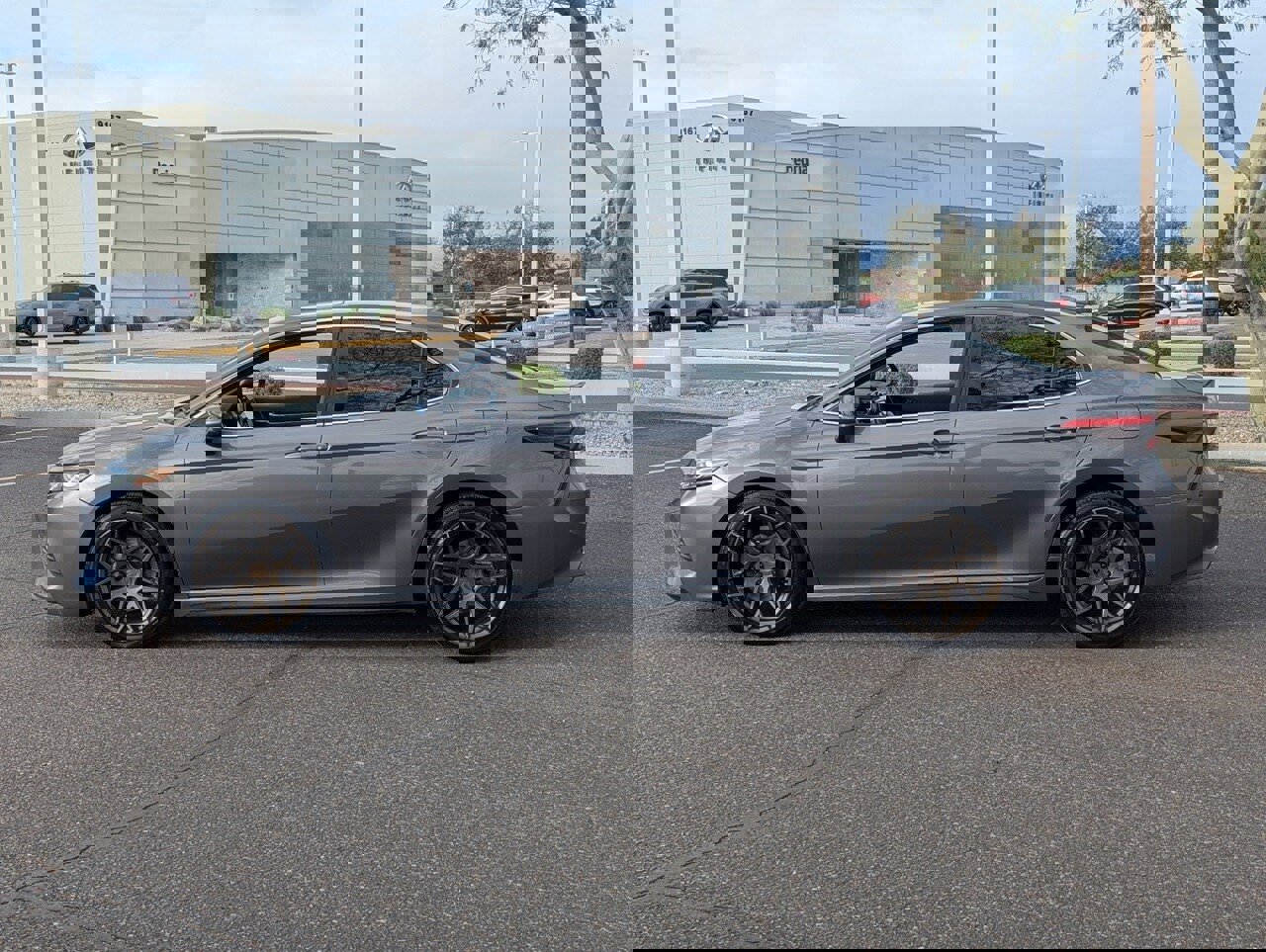 Used 2020 Toyota Camry SE w/ Blackout Package image 3