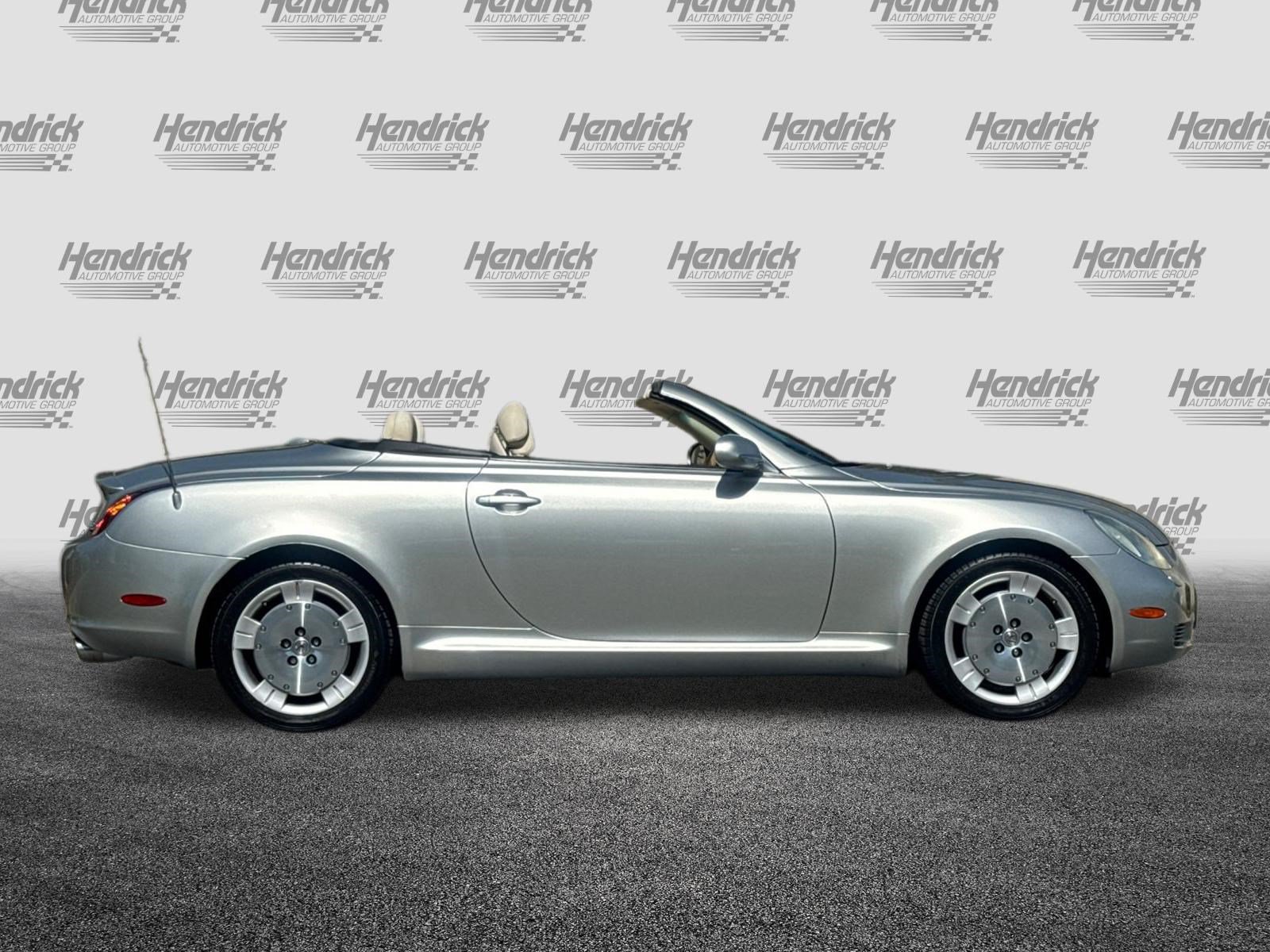 Used 2004 Lexus SC 430 Convertible RWD image 3