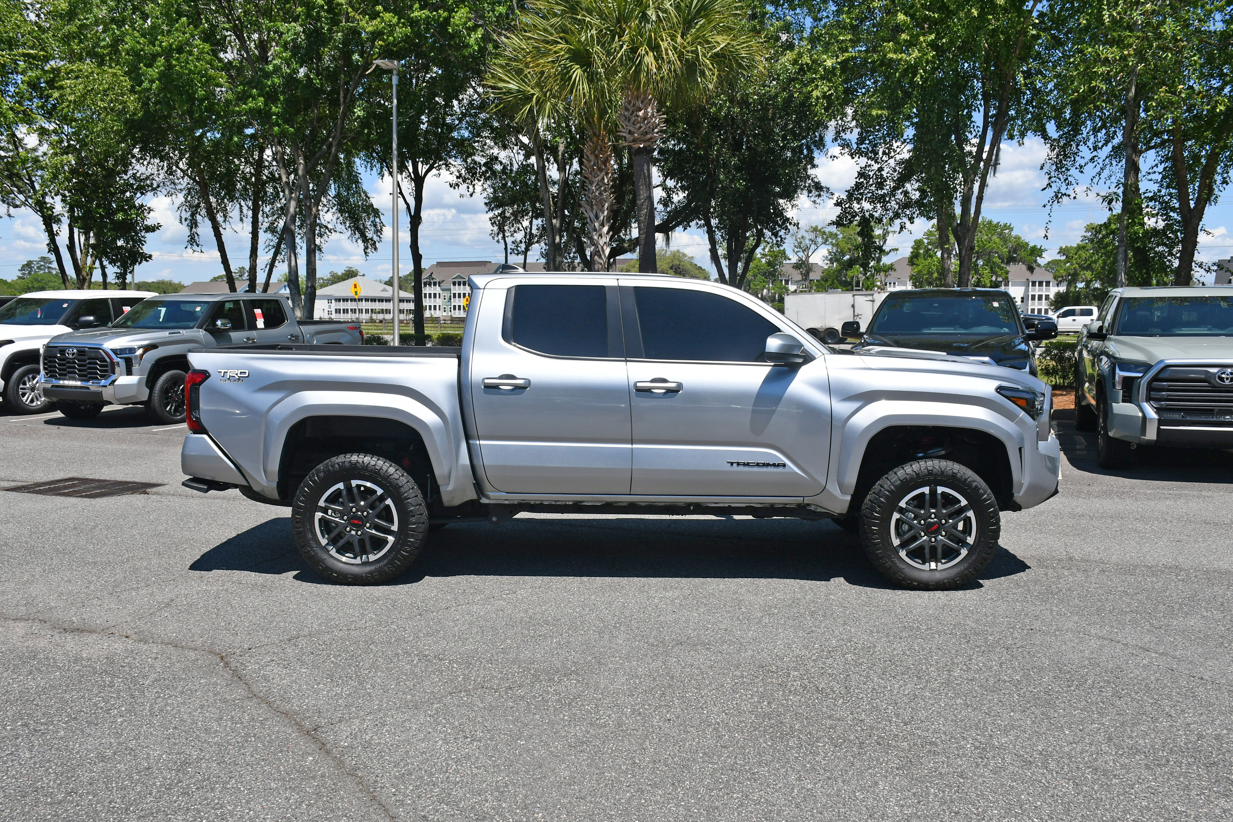 Used 2025 Toyota Tacoma TRD Sport AWD/4WD image 5
