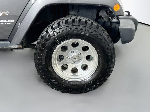 Used 2017 Jeep Wrangler Unlimited Sahara w/ Connectivity Group AWD/4WD image 34