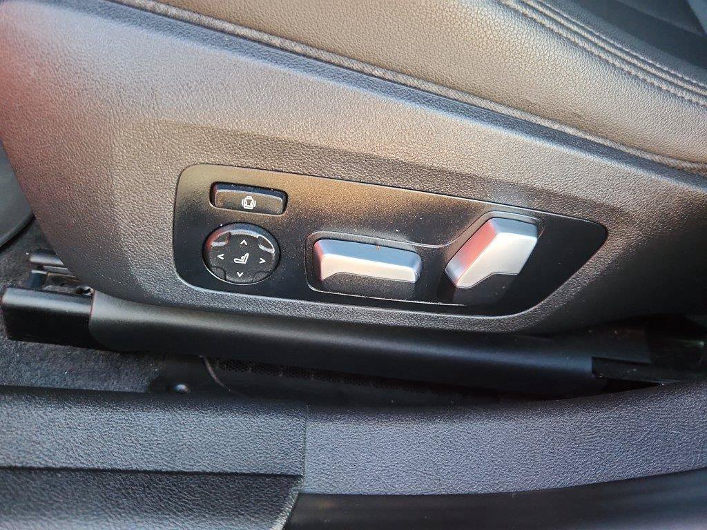 Used 2019 BMW 330i xDrive Sedan w/ Convenience Package AWD/4WD image 8
