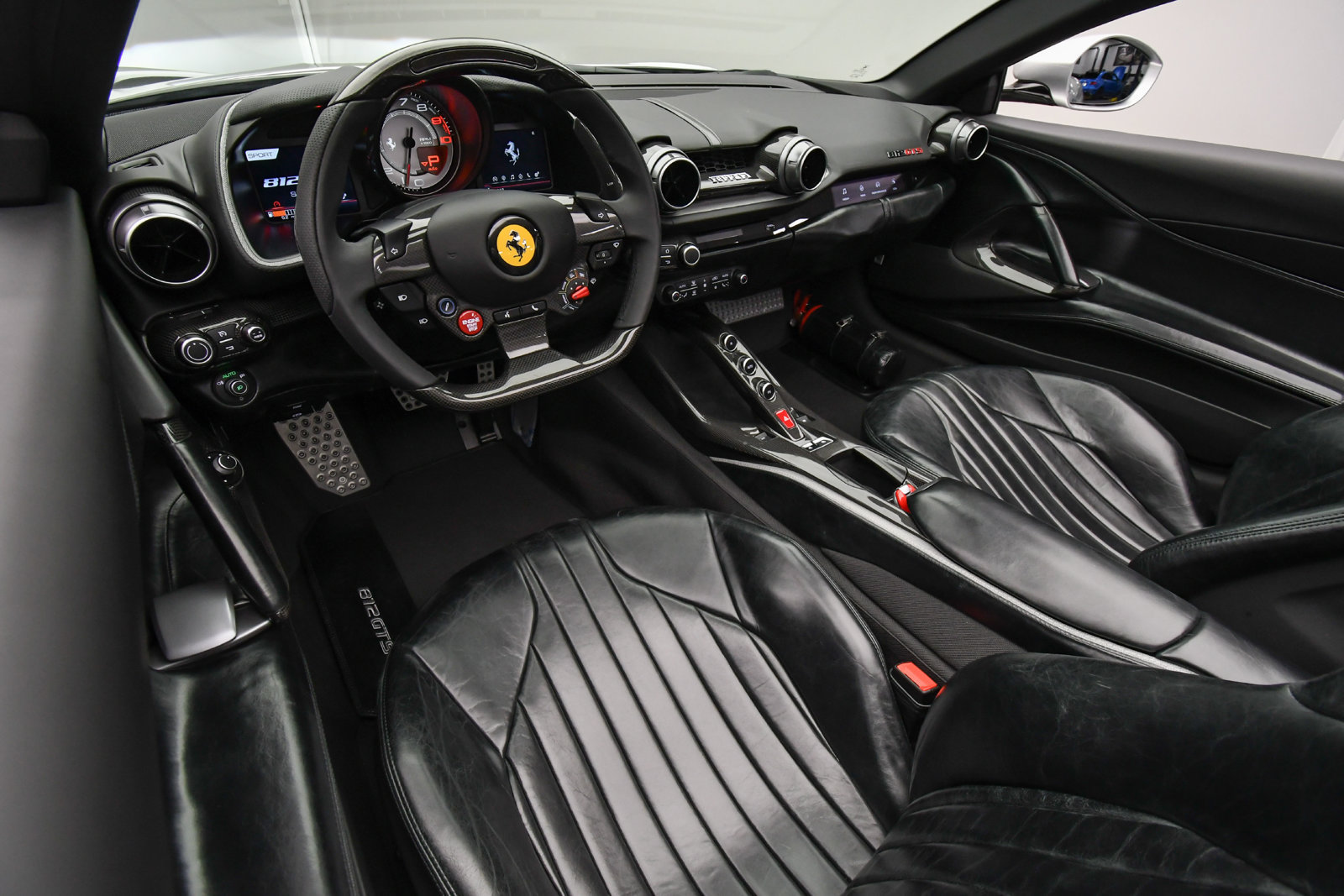Used 2022 Ferrari 812 GTS RWD image 13