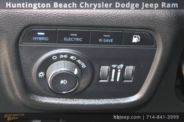 Used 2023 Jeep Grand Cherokee Trailhawk image 13