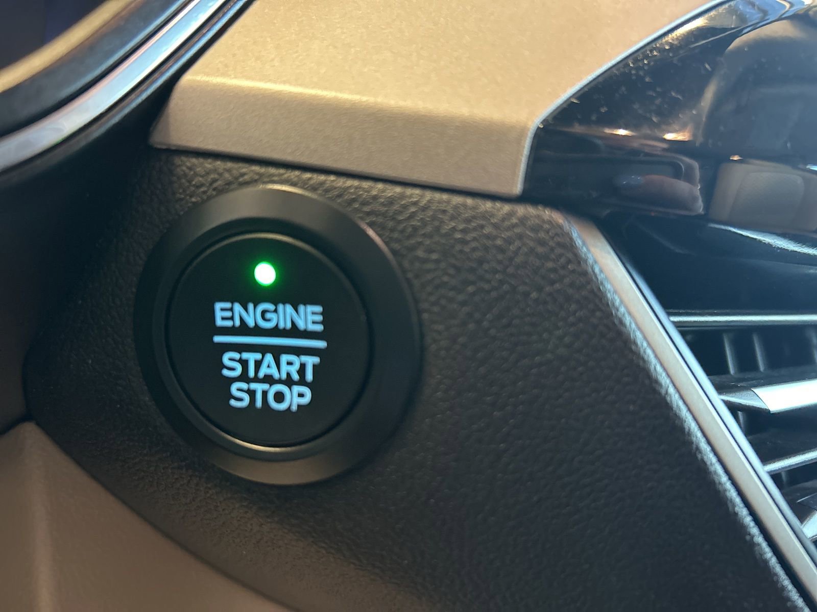 Used 2020 Ford Escape SE Sport image 24