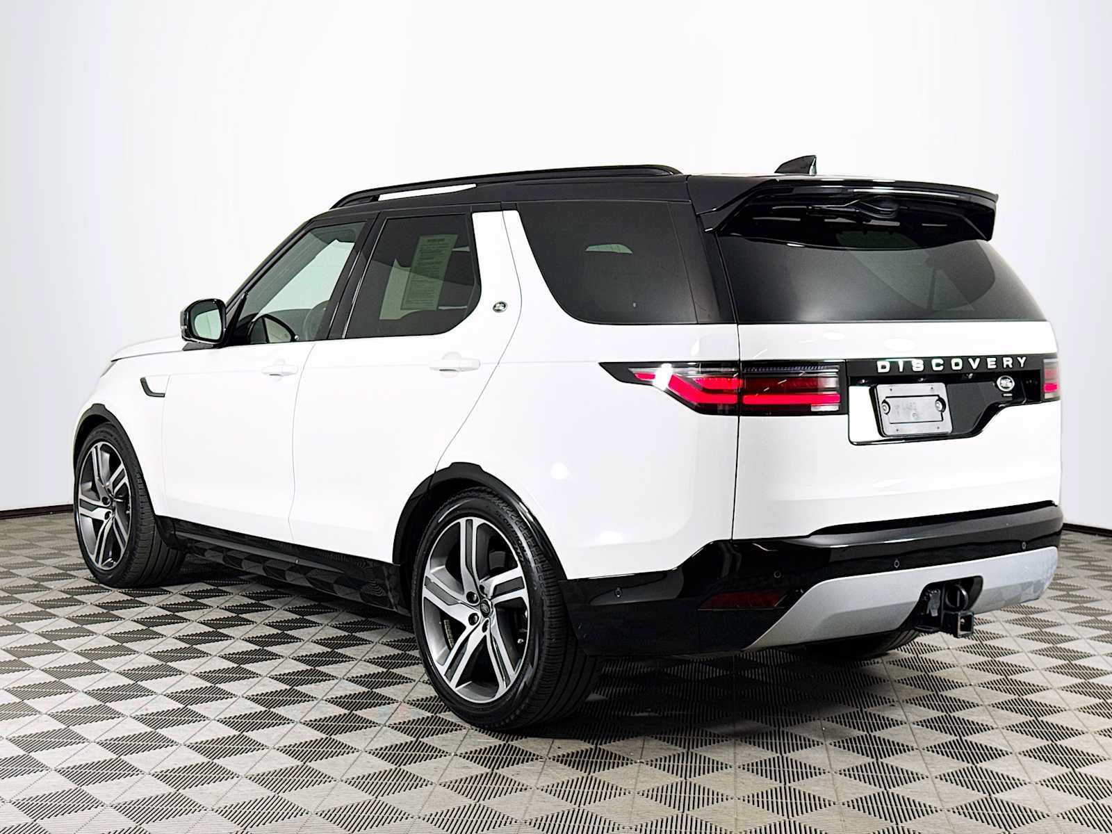 Used 2023 Land Rover Discovery Metropolitan Edition AWD/4WD image 7