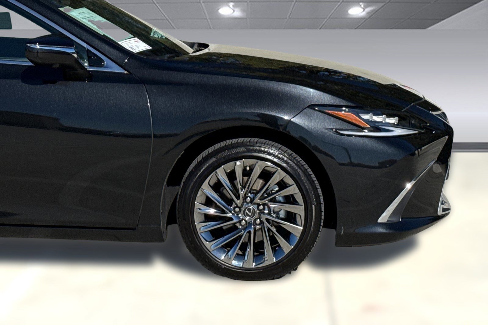 Used 2025 Lexus ES 300h w/ Luxury Package image 33
