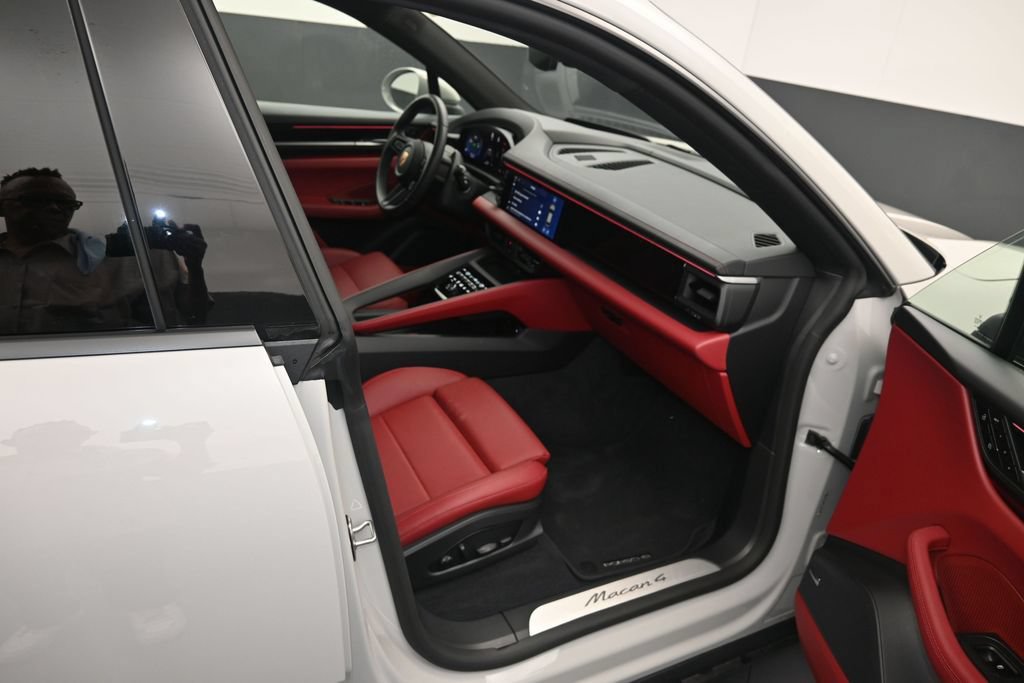 Used 2026 Porsche Macan 4 Electric AWD/4WD image 10