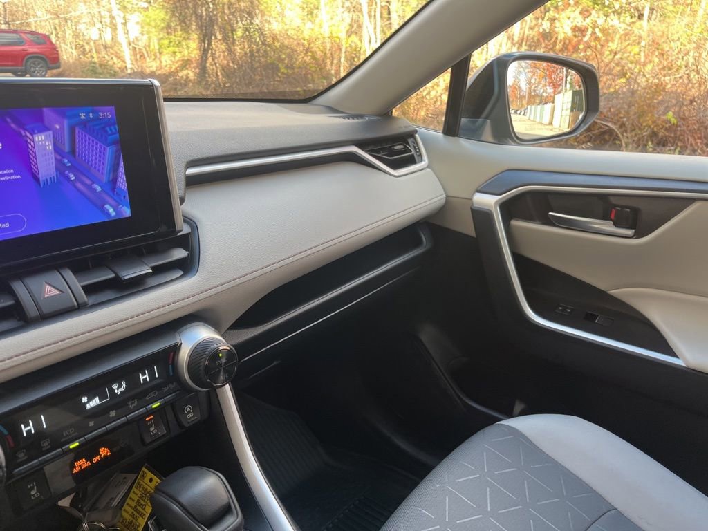 Used 2025 Toyota RAV4 XLE image 29