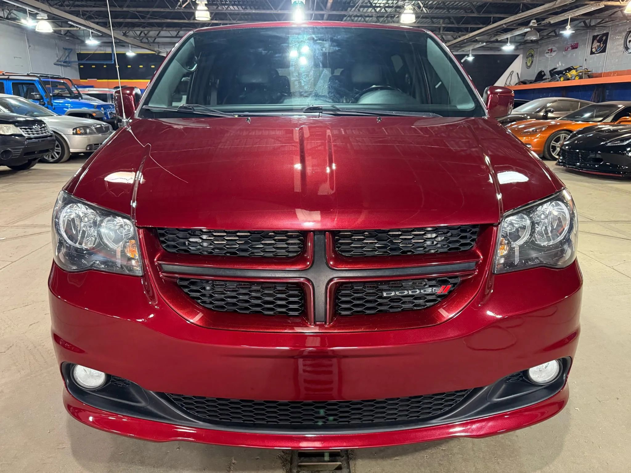 Used 2017 Dodge Grand Caravan GT image 2