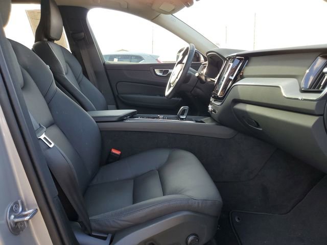 Used 2025 Volvo XC60 B5 Plus image 27