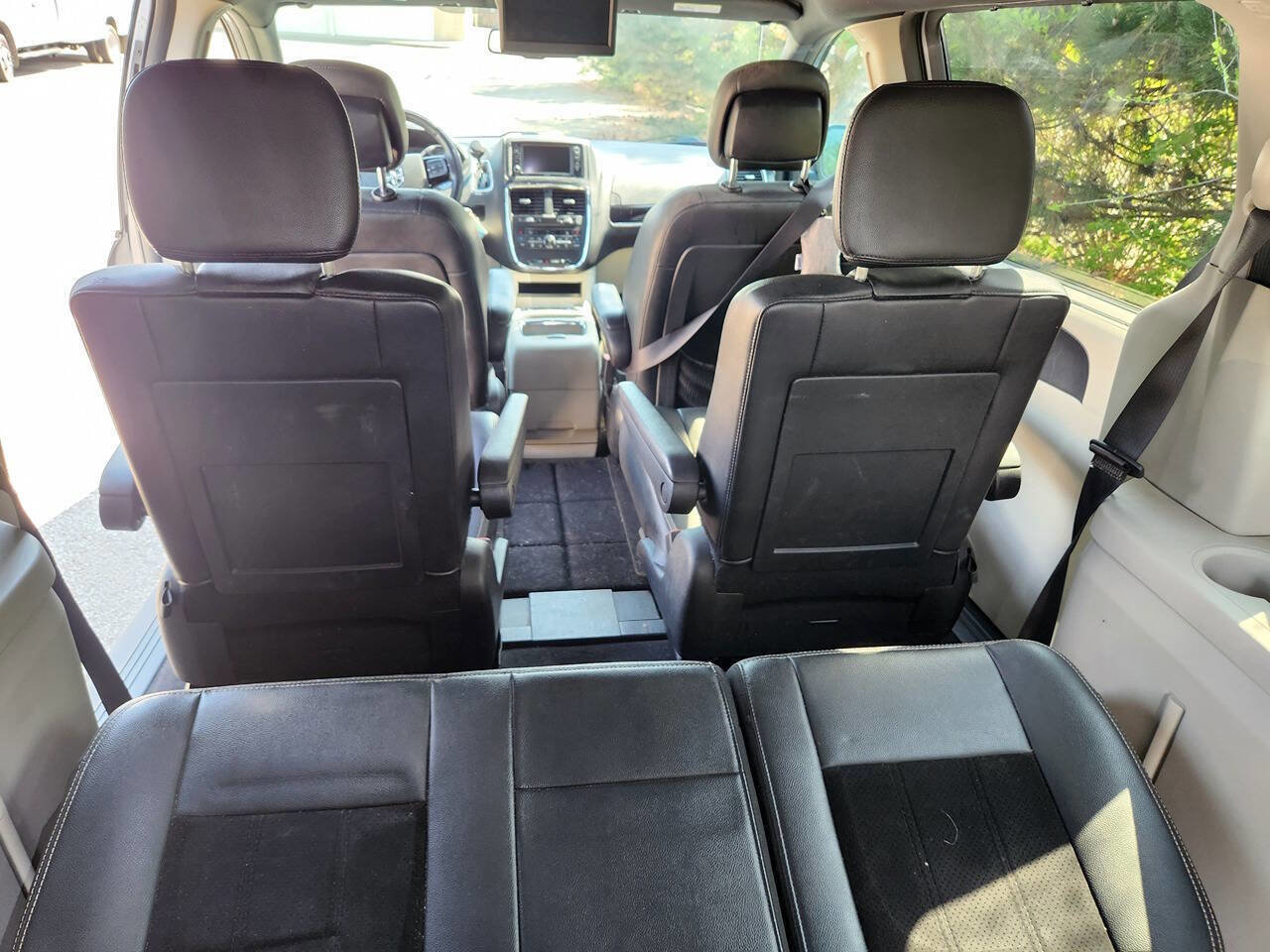 Used 2015 Dodge Grand Caravan SXT image 19