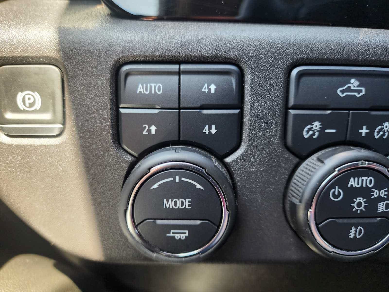Used 2024 Chevrolet Silverado 1500 LT Trail Boss AWD/4WD image 30