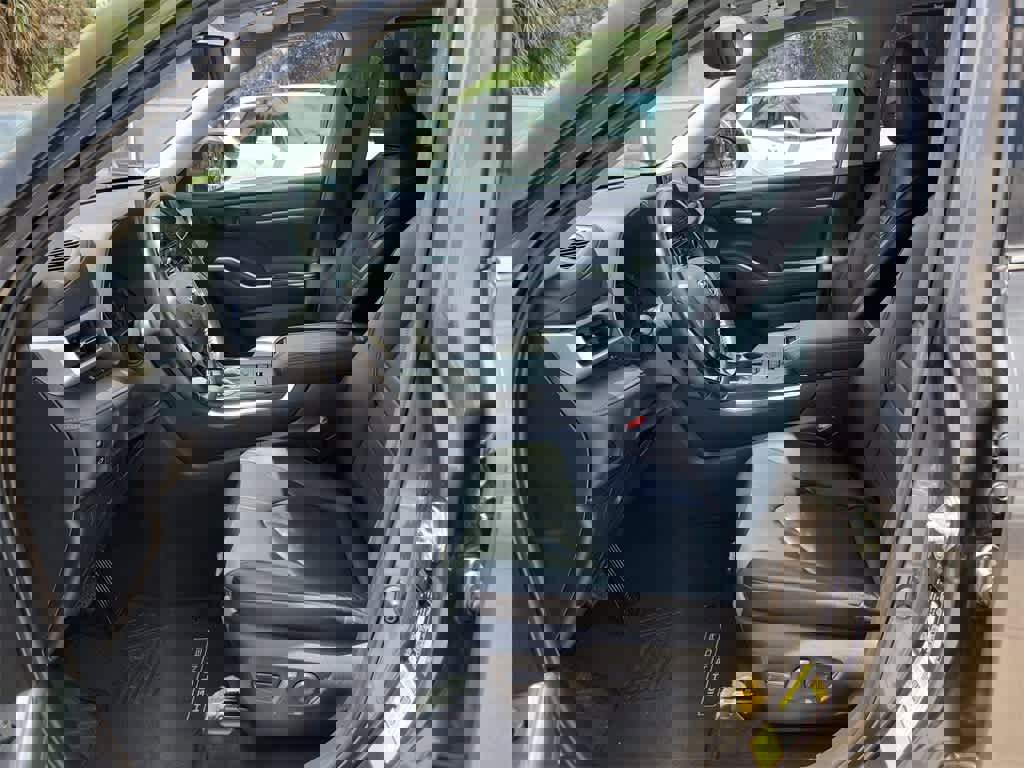 Used 2020 Toyota Highlander XLE image 21