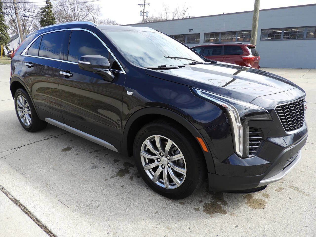 Used 2023 Cadillac XT4 Premium Luxury w/ Cold Weather Package FWD image 11