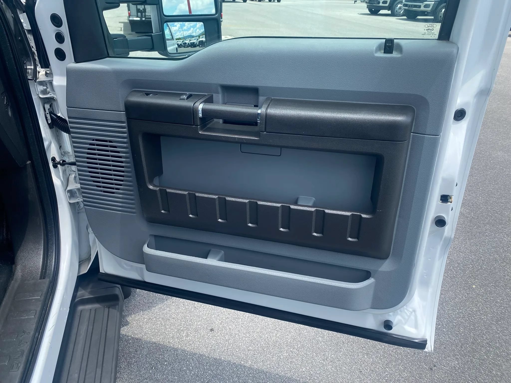Used 2014 Ford F550 4x4 Regular Cab Super Duty image 22