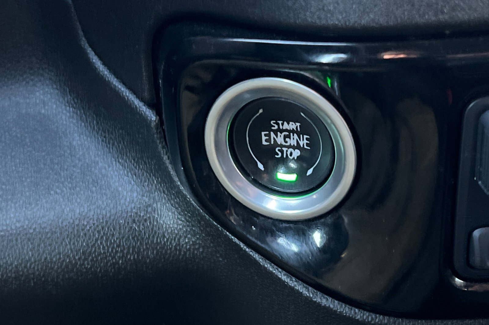 Used 2024 Chevrolet Silverado 2500 LT w/ Convenience Package image 22