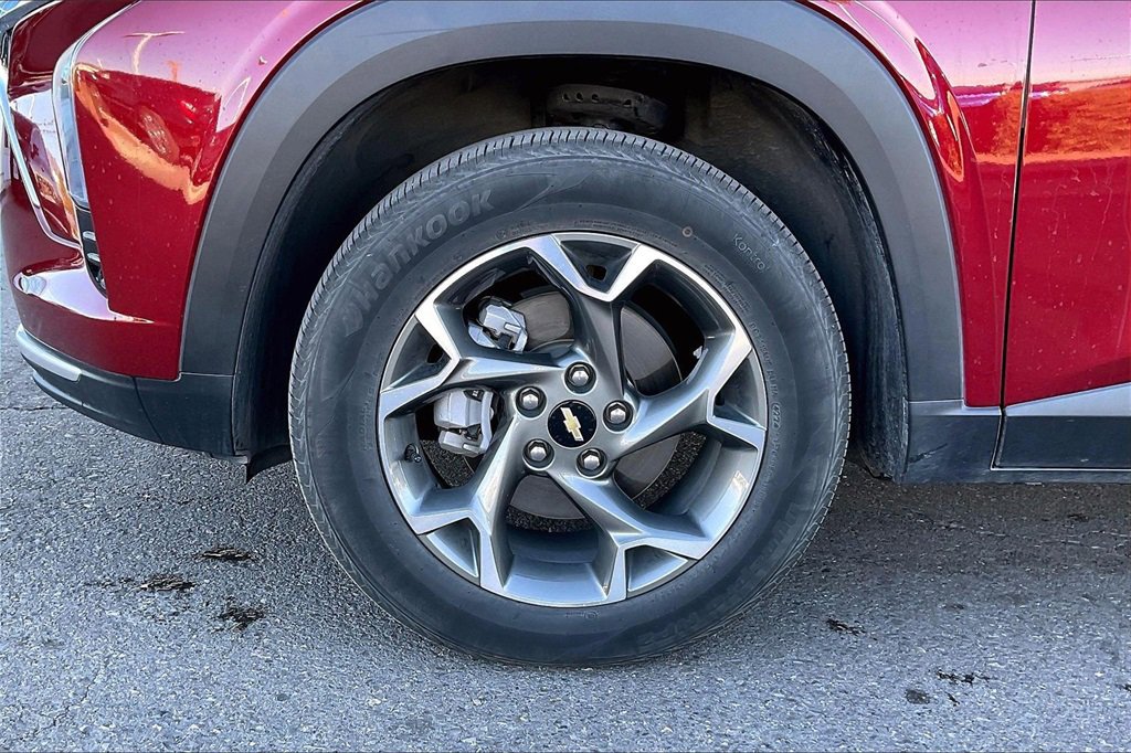 Used 2025 Chevrolet Trax LT image 9
