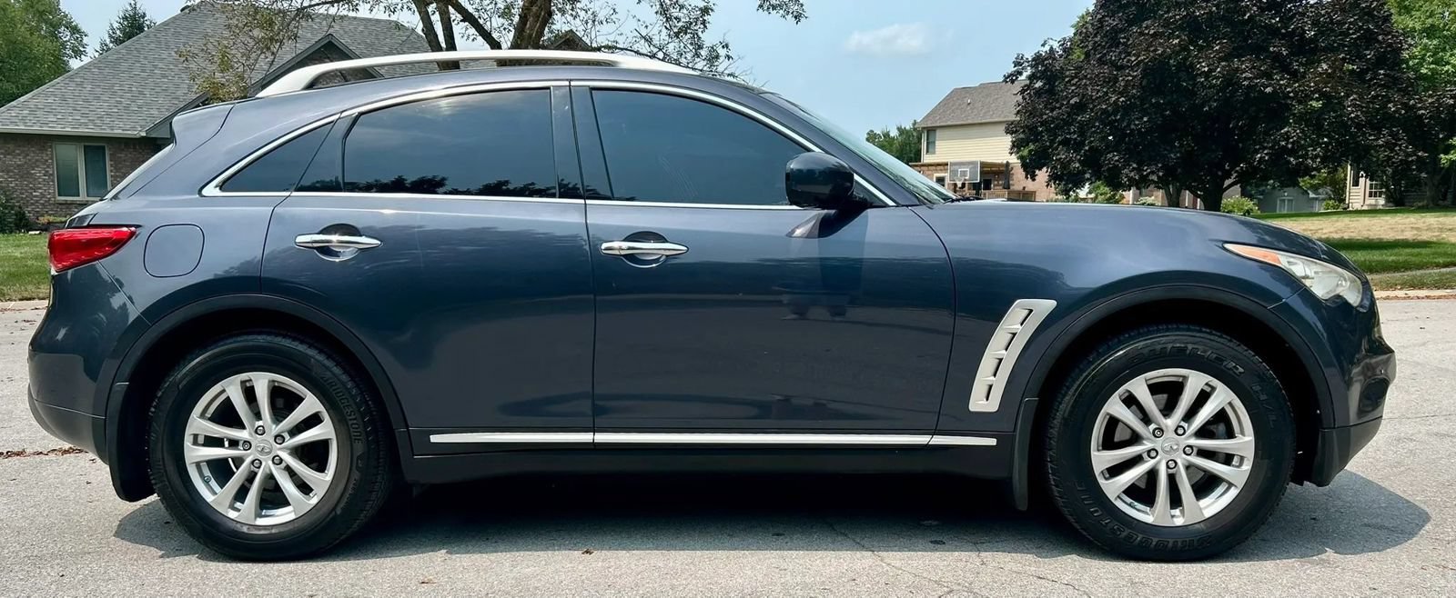 Used 2009 INFINITI FX35 AWD w/ Technology Pkg image 4