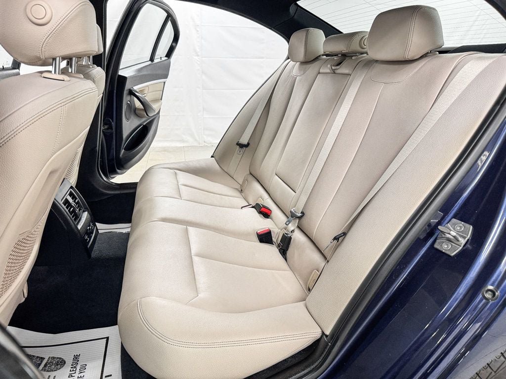 Used 2016 BMW 328i xDrive Sedan AWD/4WD image 10