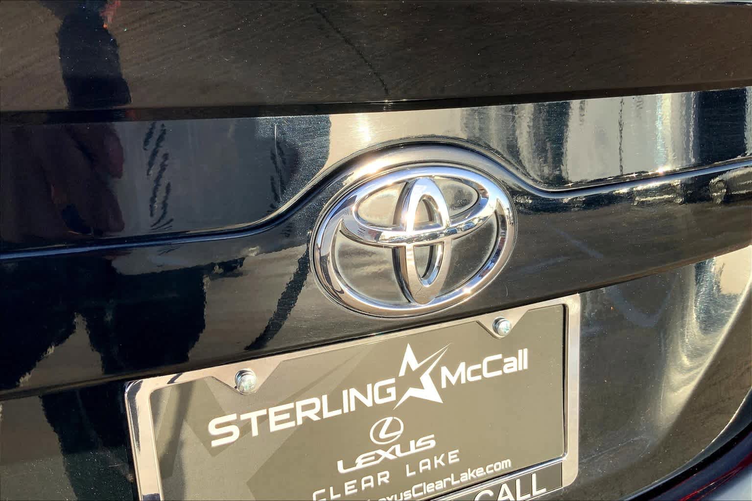 Used 2014 Toyota Camry SE FWD image 29