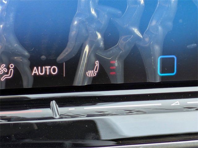 New 2025 Volkswagen Tiguan SE image 24