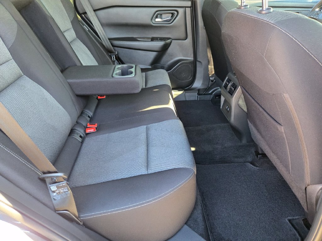 Certified 2025 Nissan Rogue SV FWD image 19