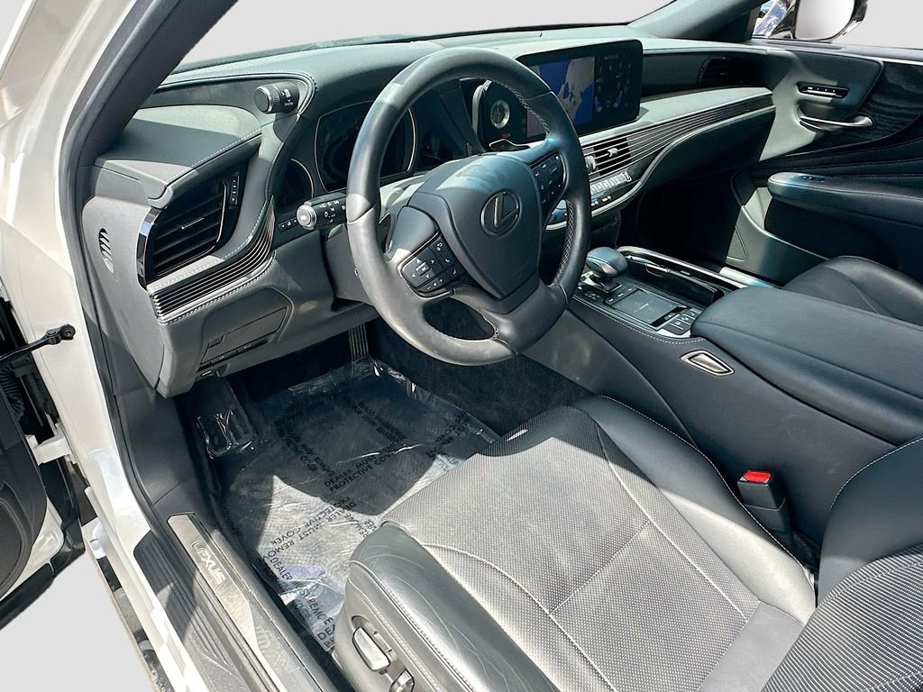 Used 2022 Lexus LS 500 w/ Accessory Package (Z2) RWD image 9