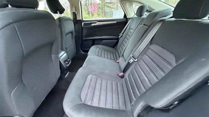 Used 2020 Ford Fusion SE FWD image 13