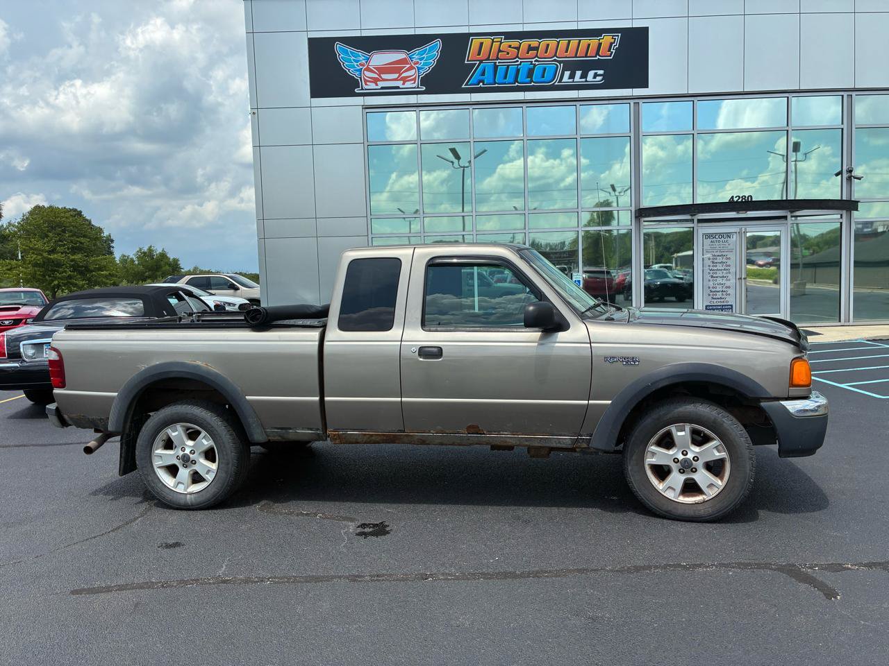 Used 2004 Ford Ranger XL AWD/4WD image 5
