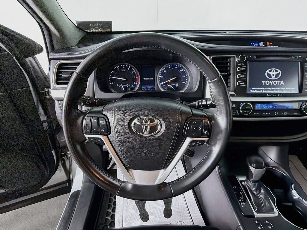 Used 2019 Toyota Highlander XLE AWD/4WD image 11