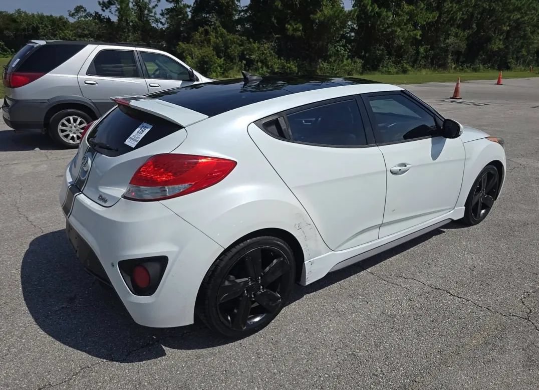Used 2014 Hyundai Veloster Turbo w/ Turbo Technology Package 04 FWD image 2