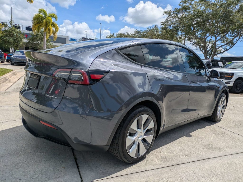 Used 2023 Tesla Model Y Long Range AWD/4WD image 4