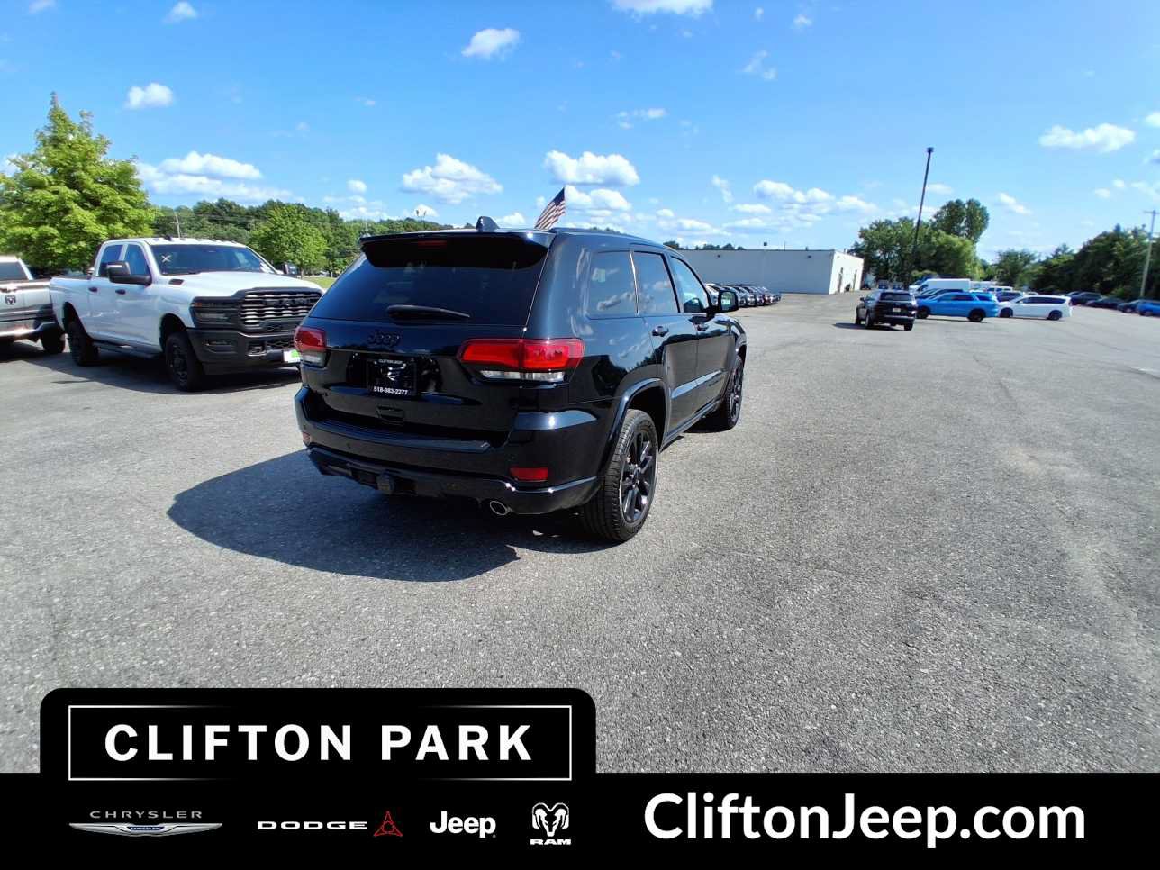 Used 2021 Jeep Grand Cherokee Laredo X AWD/4WD image 5