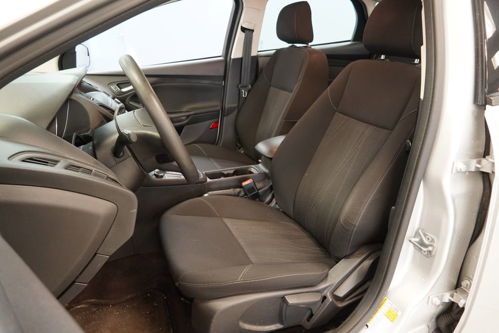 Used 2018 Ford Focus SE FWD image 3
