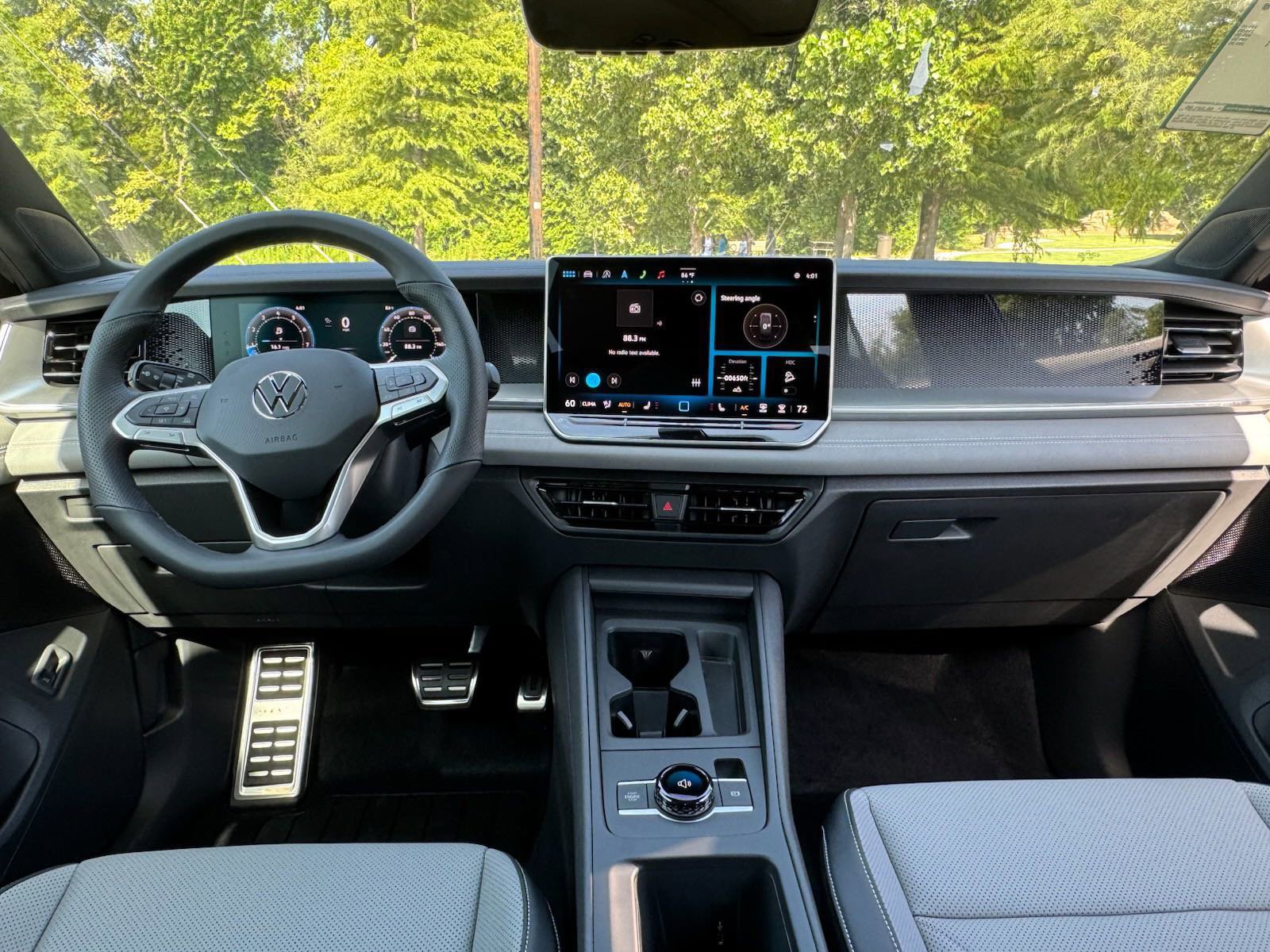 Certified 2026 Volkswagen Tiguan SE R-Line FWD image 50