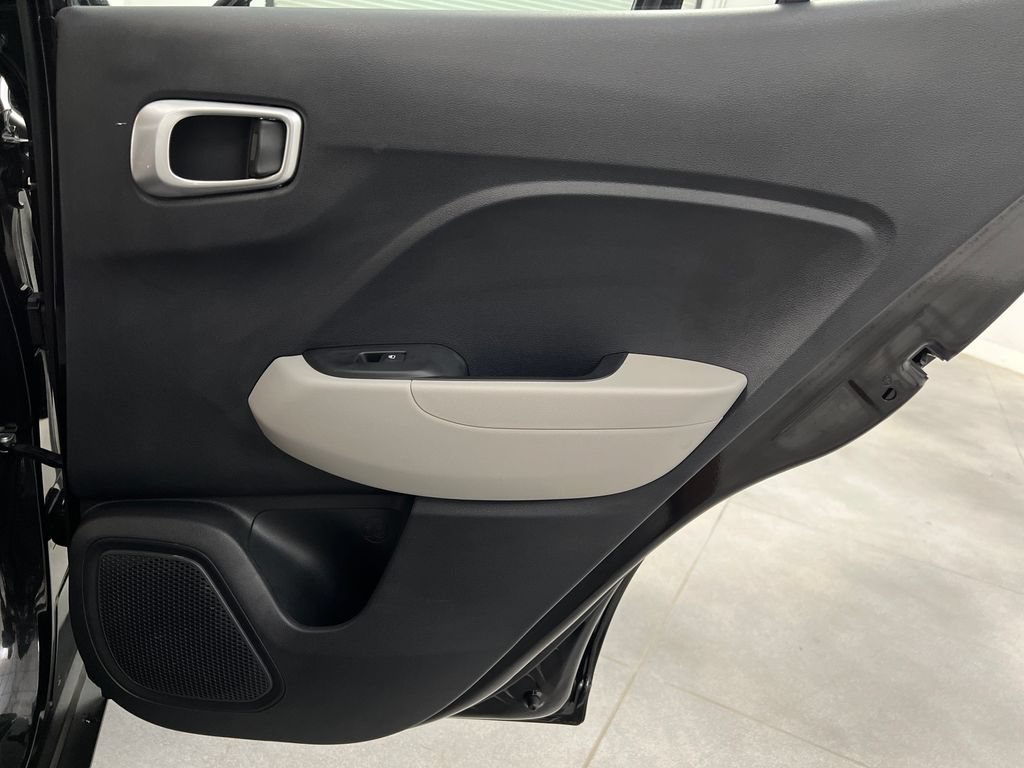 Used 2025 Hyundai Venue SEL FWD image 24
