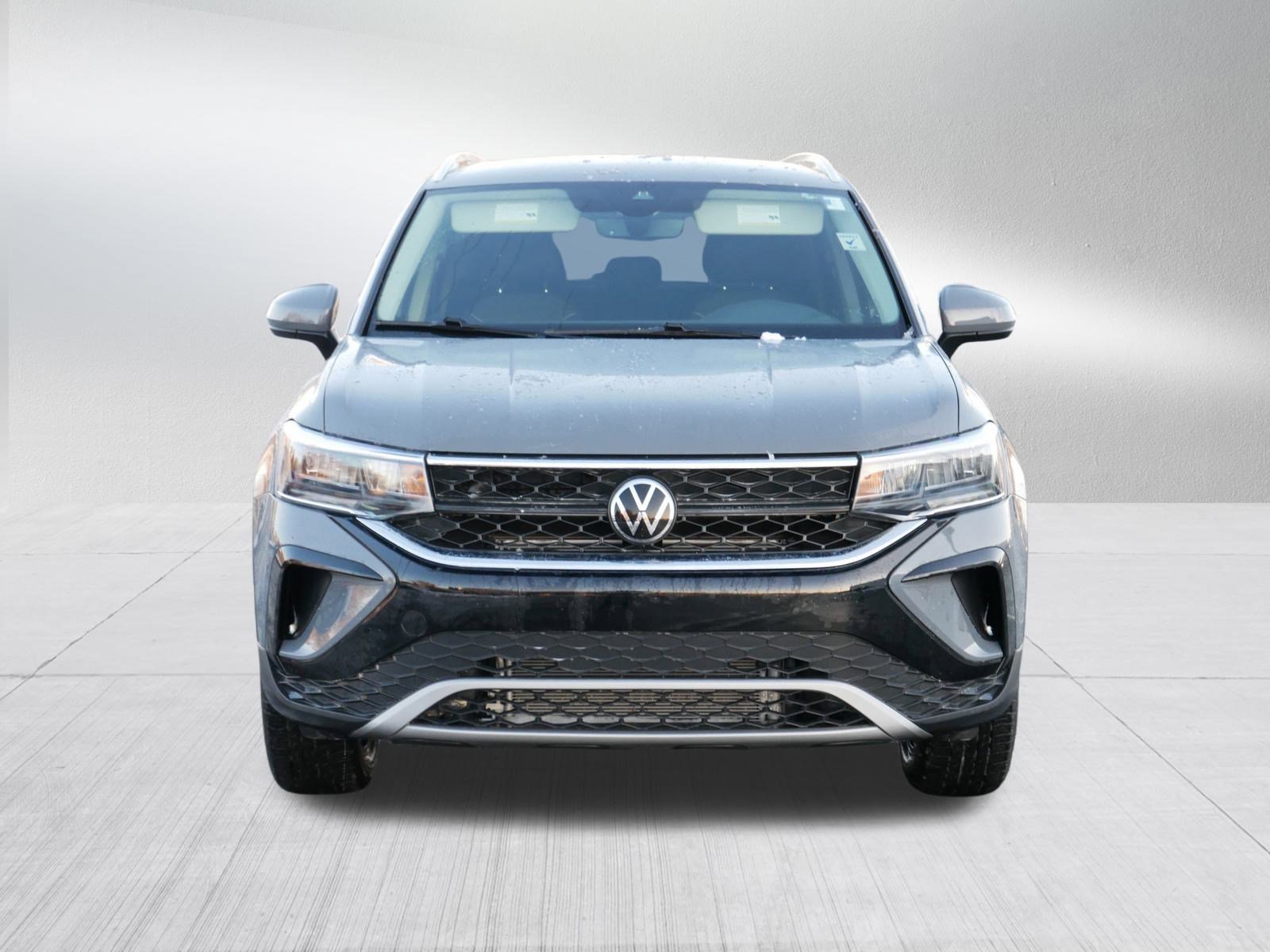 Used 2024 Volkswagen Taos SE image 2