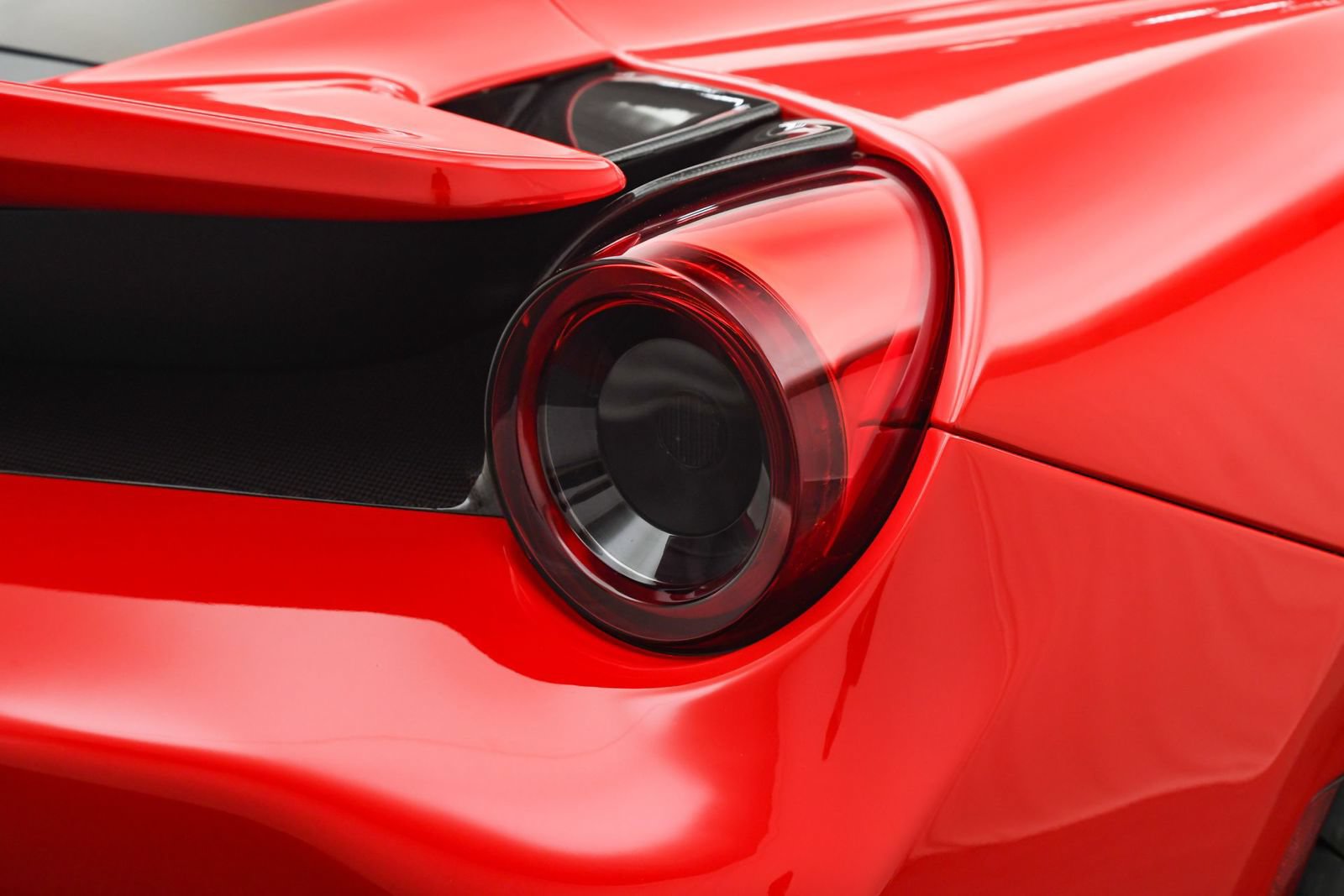 Used 2020 Ferrari 488 Pista Coupe RWD image 14