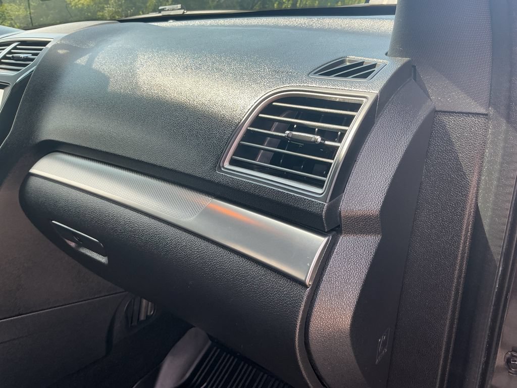 Used 2019 Ford Explorer XLT w/ Equipment Group 202A AWD/4WD image 22
